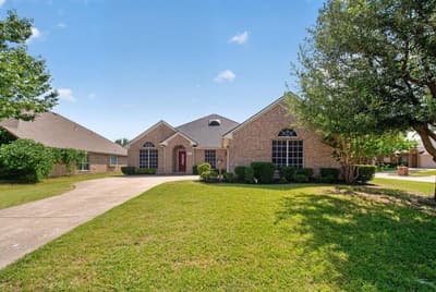 2723 Lake Way Drive, Grand Prairie TX 75052