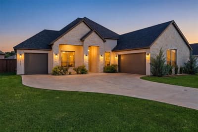 1525 Blue Lake Drive, Burleson TX 76058