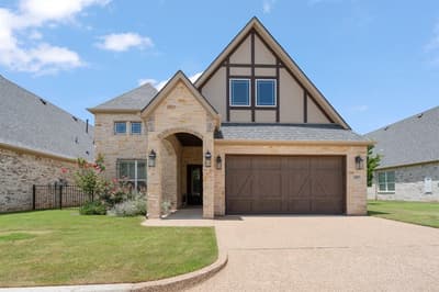 2407 Vineyard Drive, Granbury TX 76048