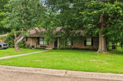 206 Carr Drive, Mount Pleasant TX 75455