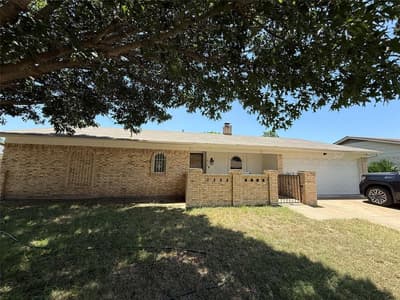 1413 Lamplighter Lane, Edgecliff Village TX 76134