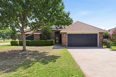 1401 Spanish Oak Drive, Granbury TX 76048