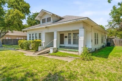 648 N Belknap Street, Stephenville TX 76401 - Photo 2