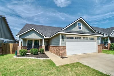 429 Travis Drive, McGregor TX 76657 - Photo 3