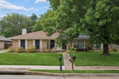 118 E Denton Drive, Euless TX 76039