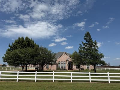 1009 Summerlin Drive, Granbury TX 76048