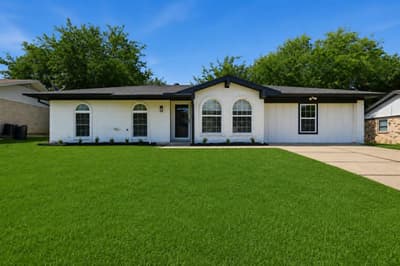 318 NE Michael Drive, Burleson TX 76028