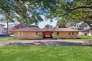 1921 Briarwood Drive, Grand Prairie TX 75050