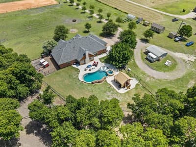 1216 West Road, Waxahachie TX 75165