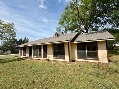 210 W Houston Street, Leonard TX 75452