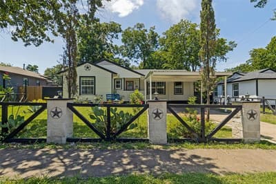 2120 Tisinger Avenue, Dallas TX 75228