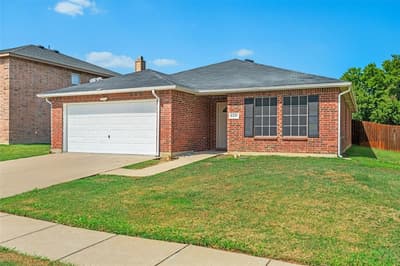 8421 River Bluffs Drive, Arlington TX 76002