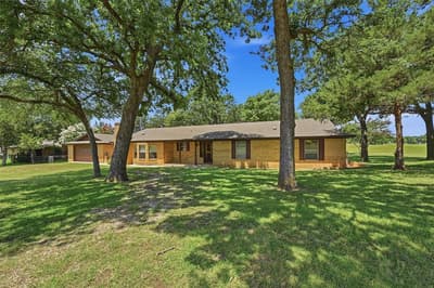 100 Mohican Trail, Lake Kiowa TX 76240