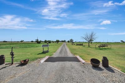 2561 County Road 248, Valley View TX 76272 - Photo 3