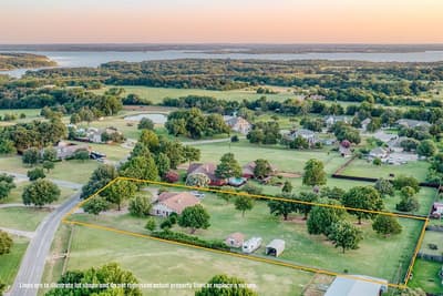 1701 N Saint Charles Avenue, Pilot Point TX 76258