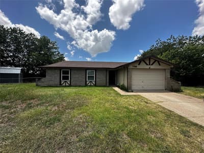 5700 Saddleback Circle, Haltom City TX 76148