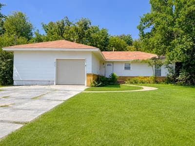 806 Sessions Street, Bowie TX 76230
