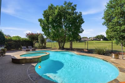 902 Riviera Drive, Mansfield TX 76063