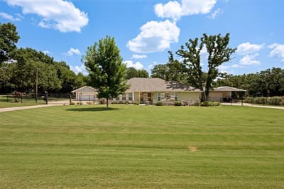 112 Towering Oaks Court, Burleson TX 76028