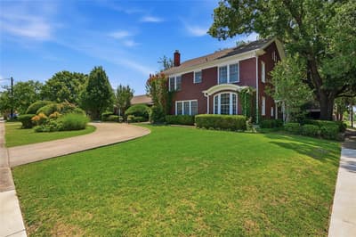 221 W 5th Street, Bonham TX 75418