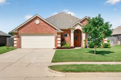 641 Carriage Lane, Saginaw TX 76179