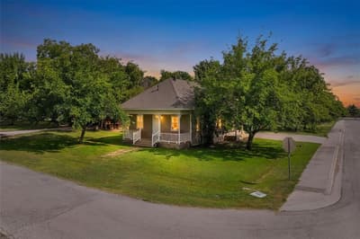 441 W Lake Street, Krum TX 76249