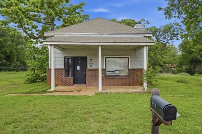 510 W Willingham Street, Cleburne TX 76033