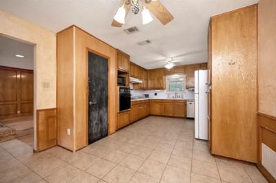 408 Chimney Hill Circle, Mansfield TX 76063 - Photo 2