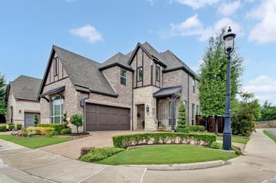 904 Royal Minister Boulevard, Lewisville TX 75056
