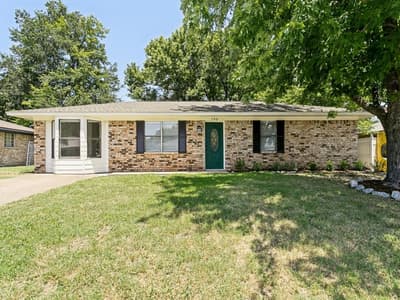 103 Southmanor Court, Sanger TX 76266