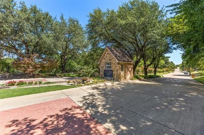 1190 Whispering Oaks Drive, DeSoto TX 75115