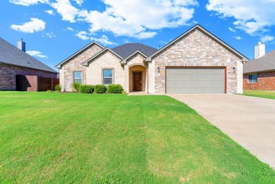 808 Chestnut Grove Drive, Cleburne TX 76033