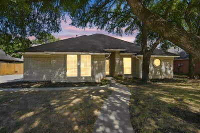 907 Red Oak Drive, Mansfield TX 76063 - Photo 2