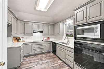 907 Red Oak Drive, Mansfield TX 76063