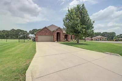 108 Champions Way, Azle TX 76020