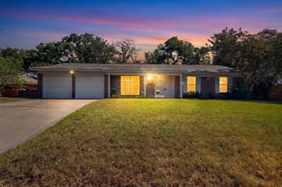 4513 Blue Lake Court, Fort Worth TX 76103