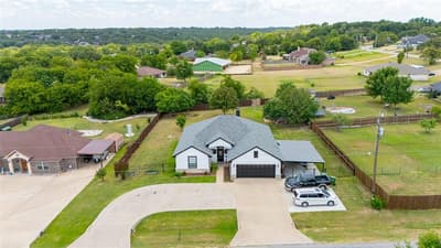 1305 E Apache Trail, Granbury TX 76048