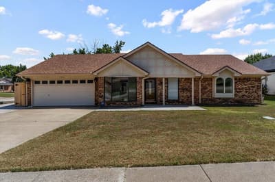 9901 Dickens Drive, Benbrook TX 76126
