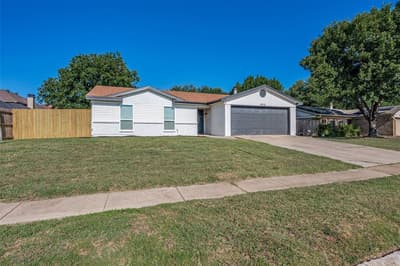1013 N Knowles Drive, Saginaw TX 76179