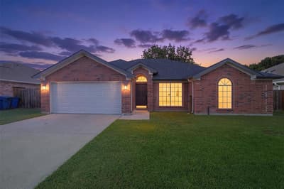 1020 Hannah Street, Burleson TX 76028
