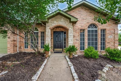 100 Bullava Court, Crowley TX 76036