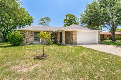 421 Goldfinch Drive, Fort Worth TX 76108