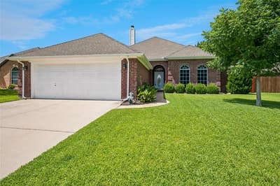 516 Hazelnut Court, Saginaw TX 76179
