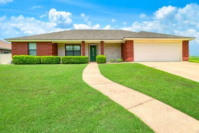 140 SE 49th Street, Paris TX 75462
