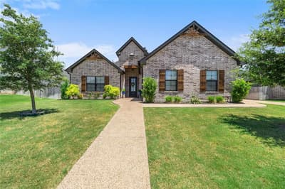 932 Gallant Fox Road, Hewitt TX 76643