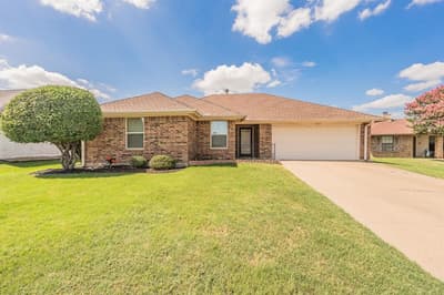 8252 Lesley Lane, Watauga TX 76148