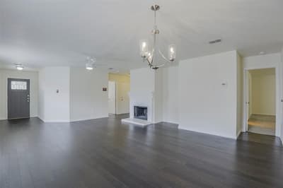 909 Anvil Creek Drive, Arlington TX 76001 - Photo 2