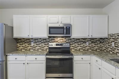 909 Anvil Creek Drive, Arlington TX 76001 - Photo 5