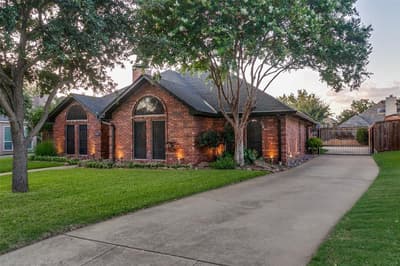 336 Shadow Wood Lane, Hurst TX 76054