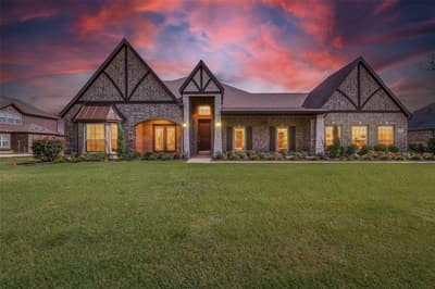 217 Castle Creek Drive, Red Oak TX 75154